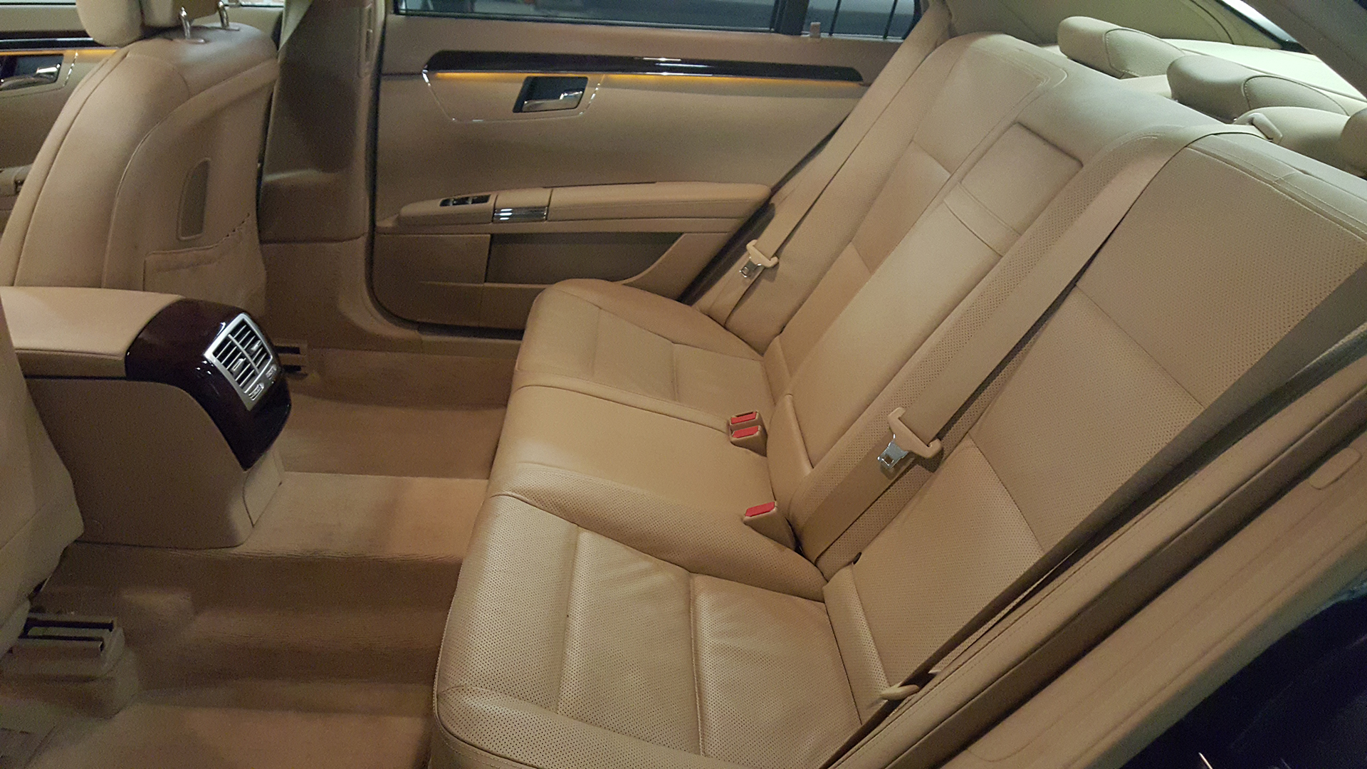 Premium Sedan Mercedes - Interior